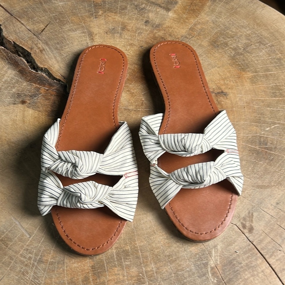 ED Love Women Shoes Size 9.5 New Flip Flops Leather Sandals new. A402 - Picture 1 of 4